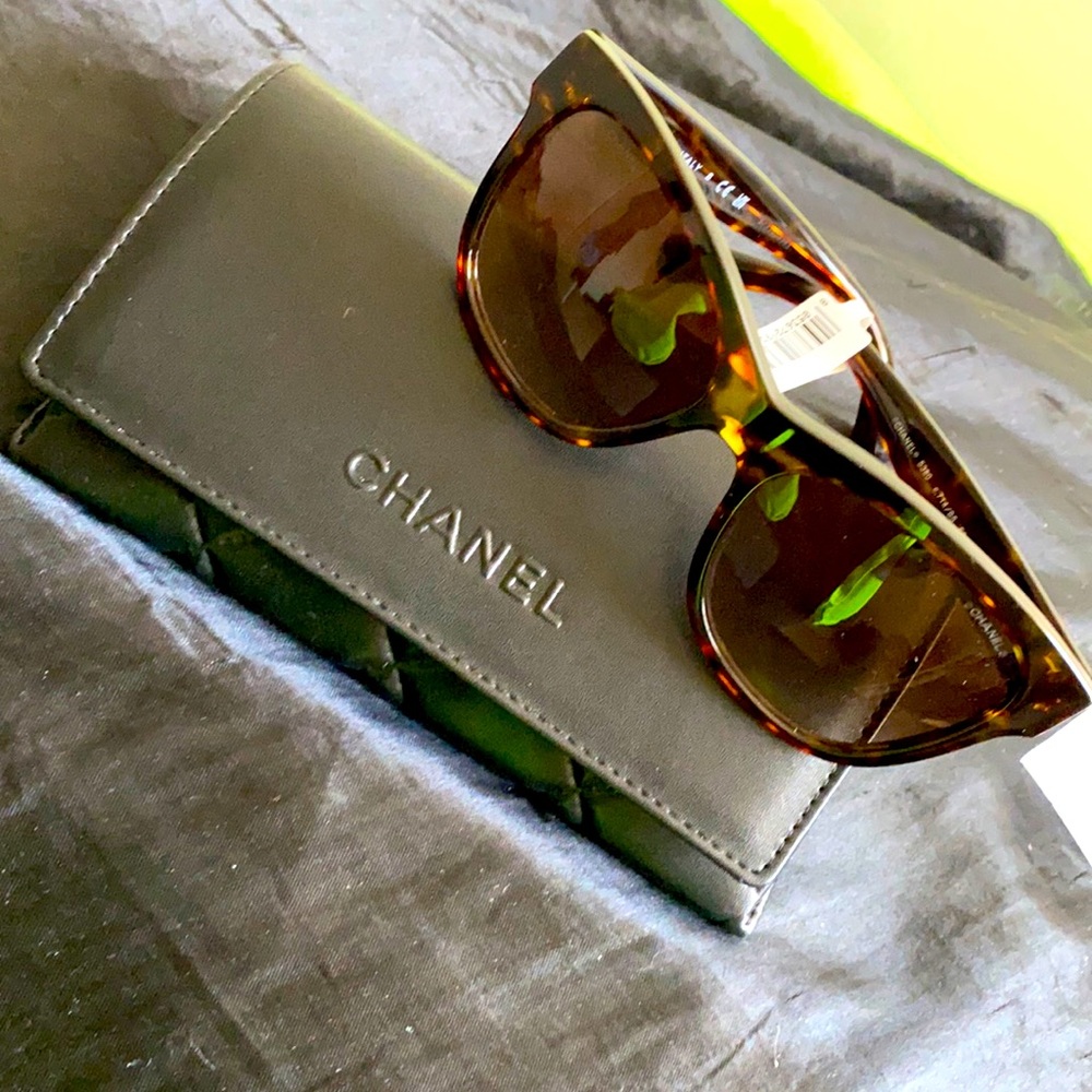 CHANEL brand new 🕶